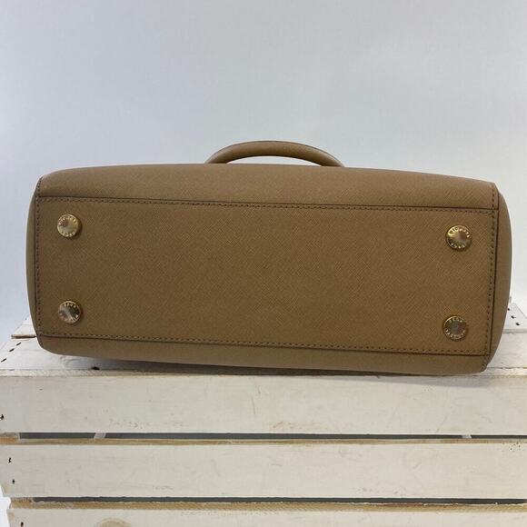 MICHAEL KORS LARGE SAFFIANO LEATHER WOMENS CROSSBODY BAG - Picture 8 of 16